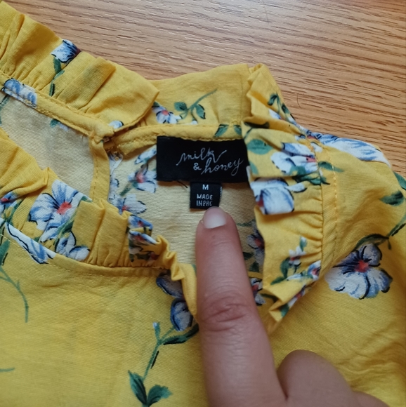 Elegant Yellow Floral top - Picture 3 of 5